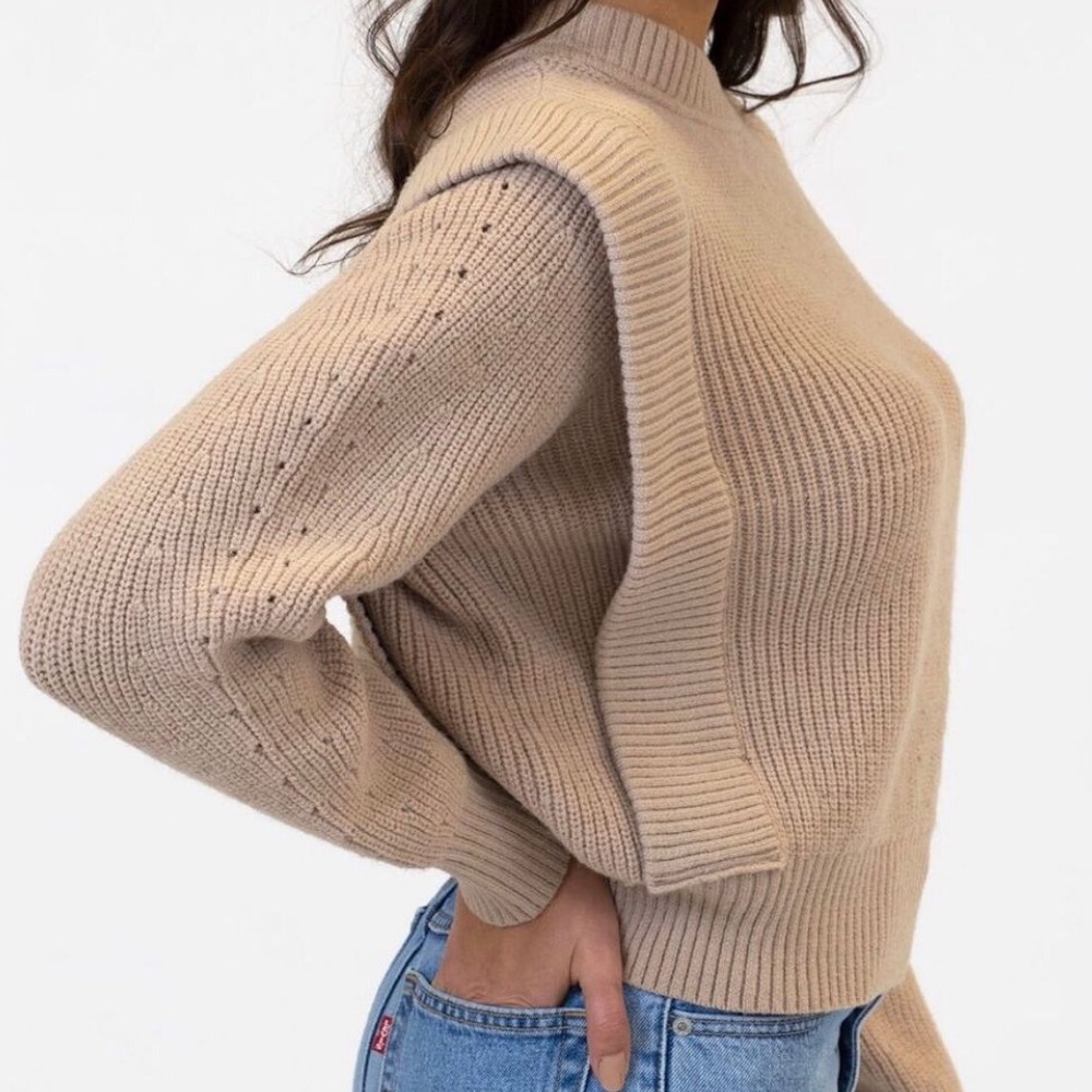 Lyla + Luxe Buckley Beige Knot Sweater‎ NEW